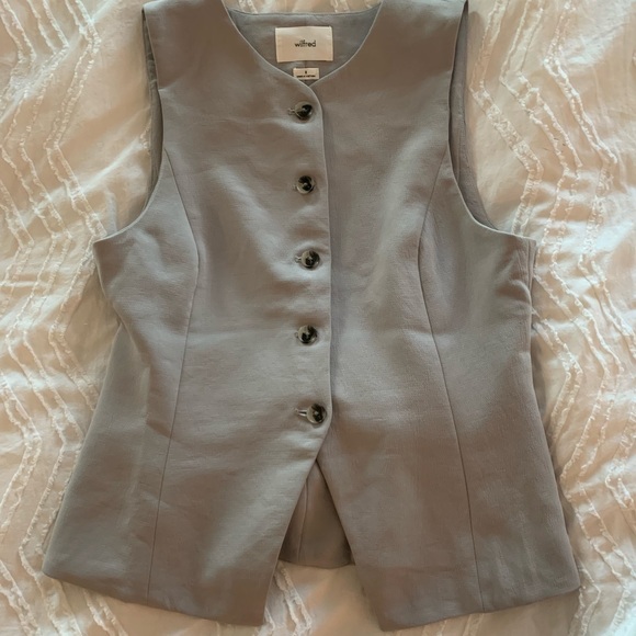 Aritzia Tops - Aritzia Regal Vest Size 8